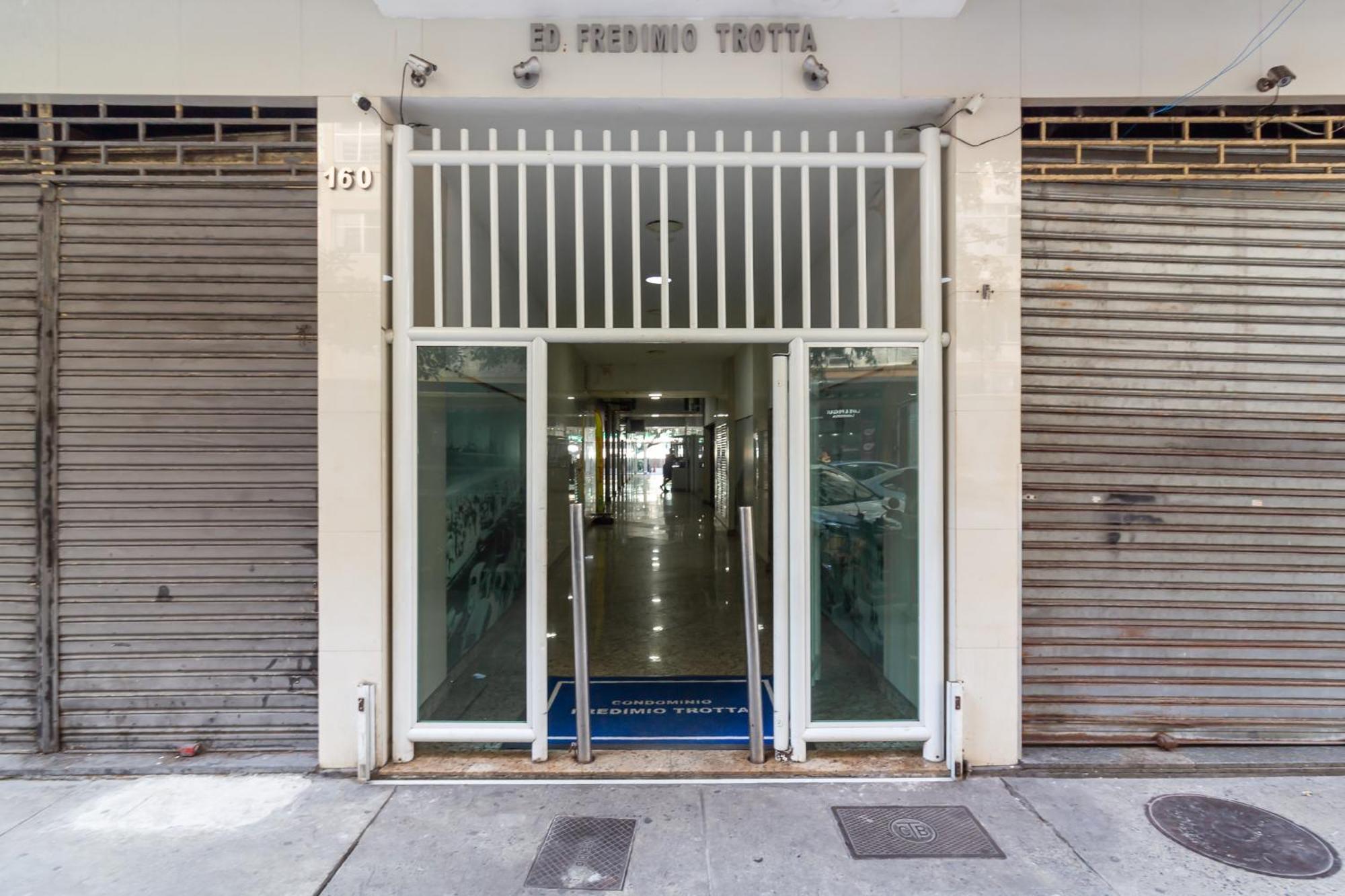 Apartamento Aconchegante Em Copacabana Dois - Pj909 *